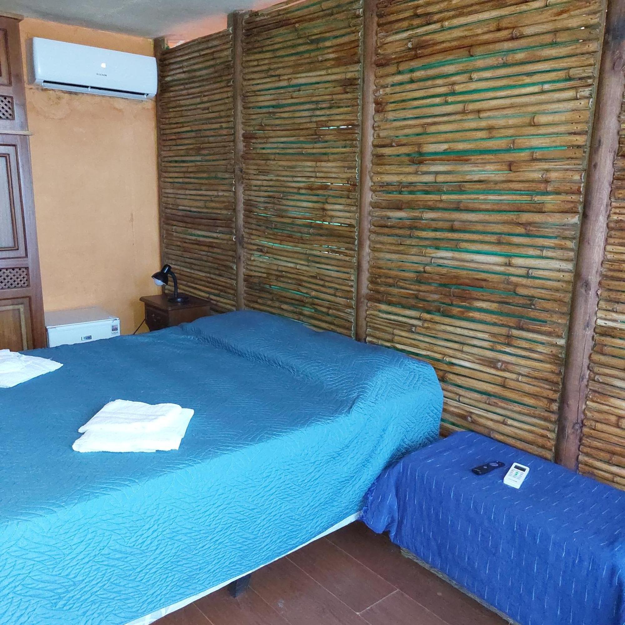 Casa Amarilla Con Jacuzzi Villa Punta Del Diablo Esterno foto